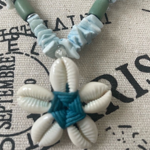 Shell Necklace - Picture 5 of 8